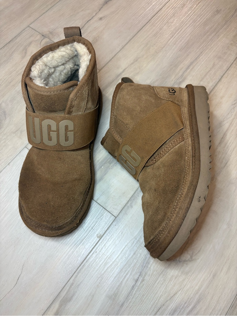 UGG Kids Chestnut Suede Shearling Strap Boot